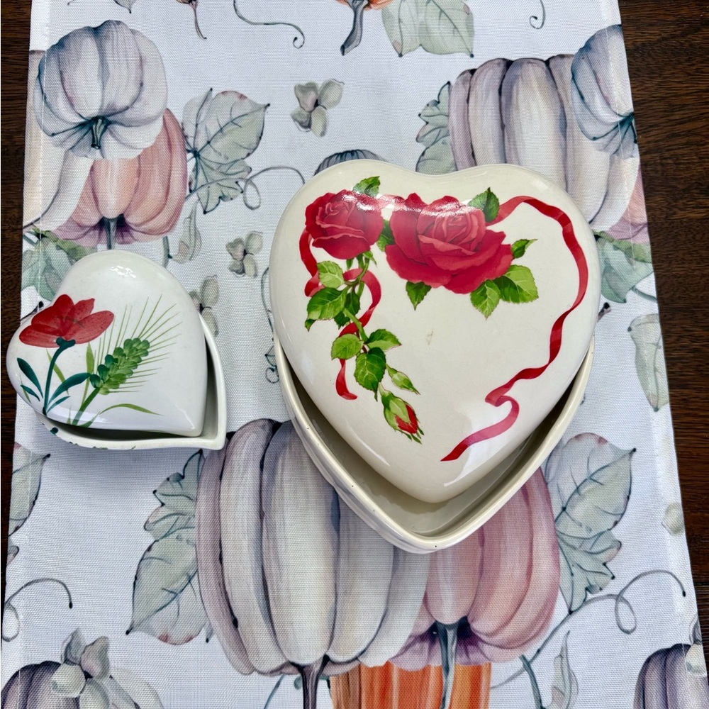 Set of 2 vintage heart shaped trinket boxes